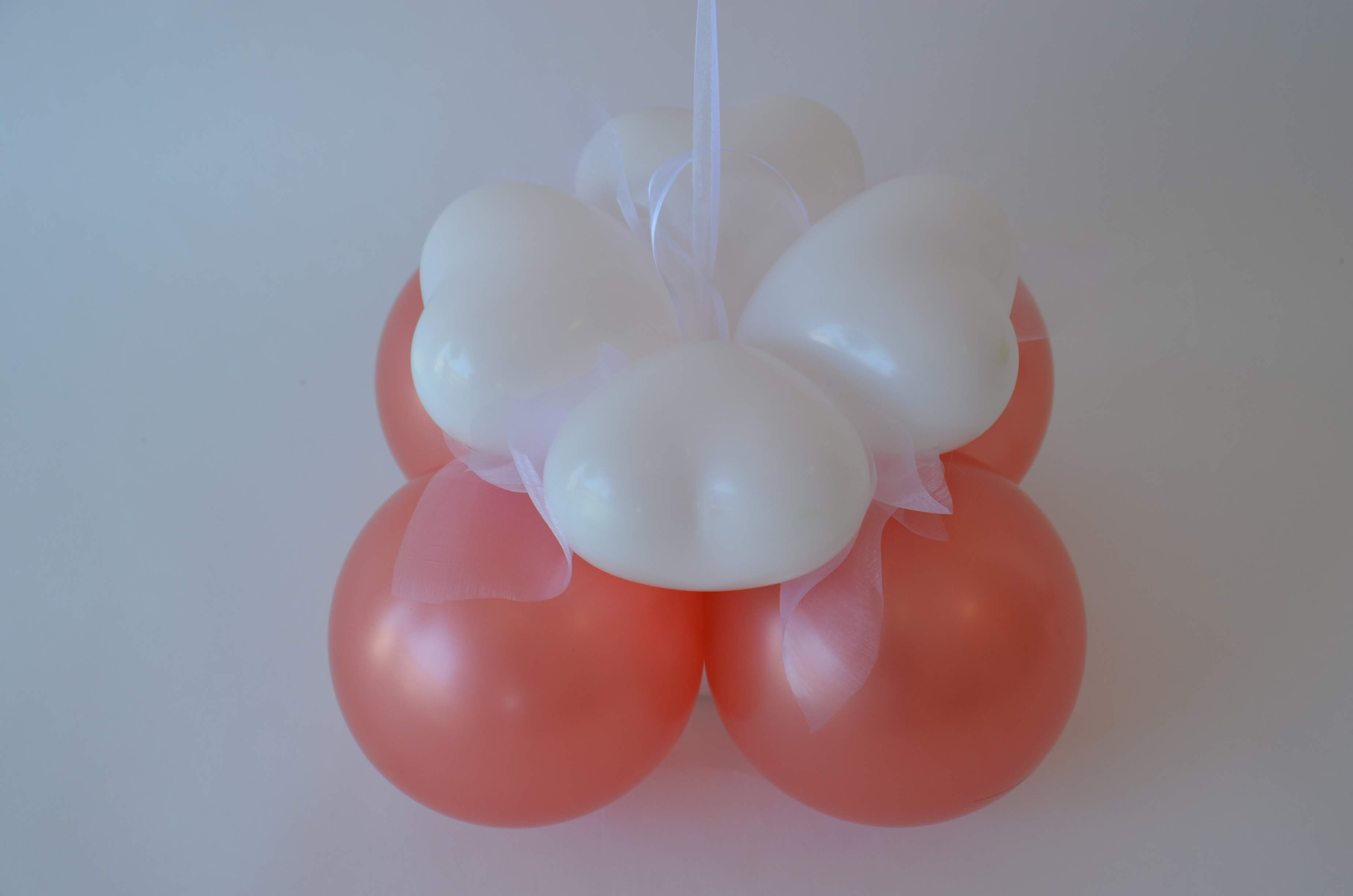 Ballonffuße in Rosegold und Weiß mit Herzen