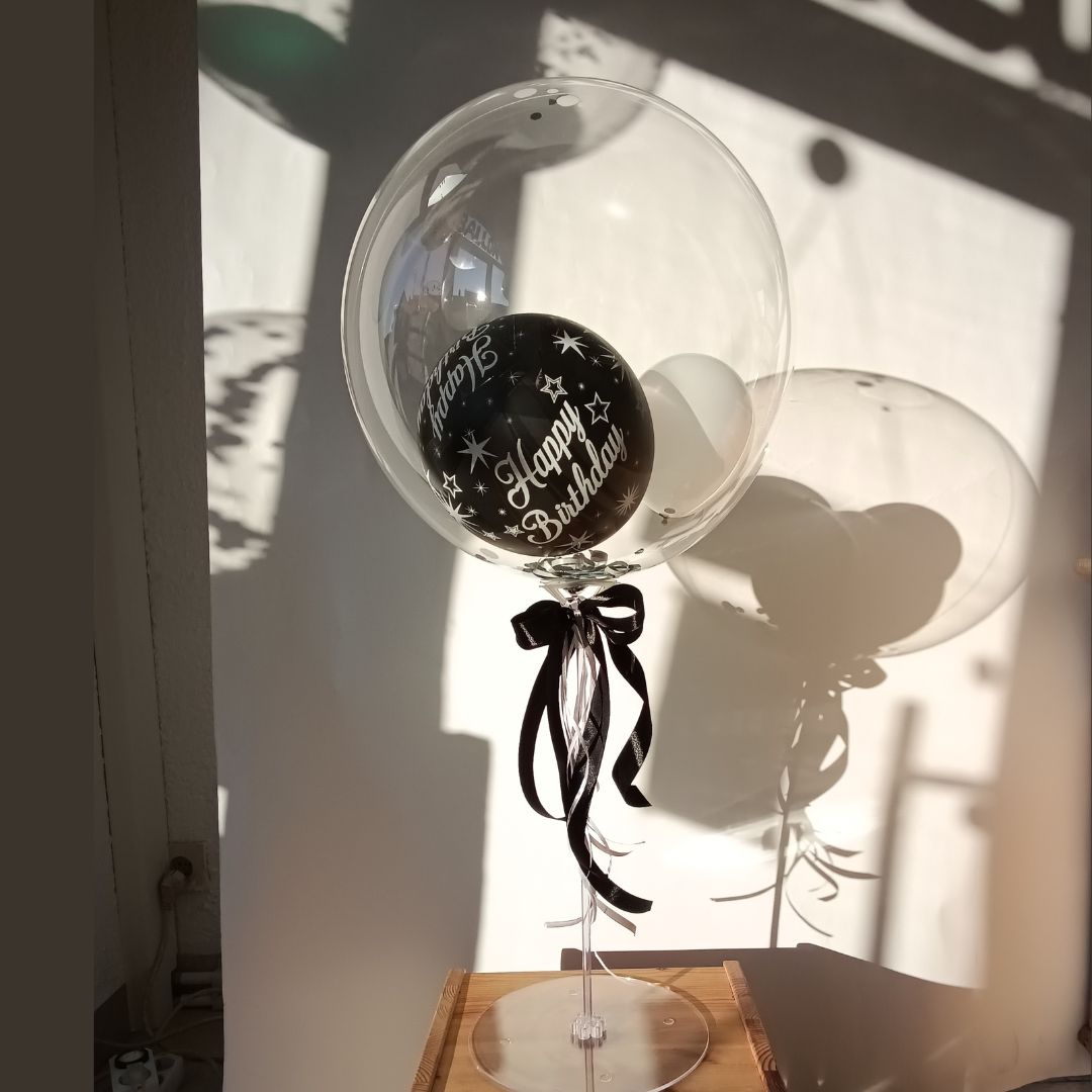 Transparenter Ballon mit schwarzem Inneren 'Happy Birthday' Ballon und Schleife
