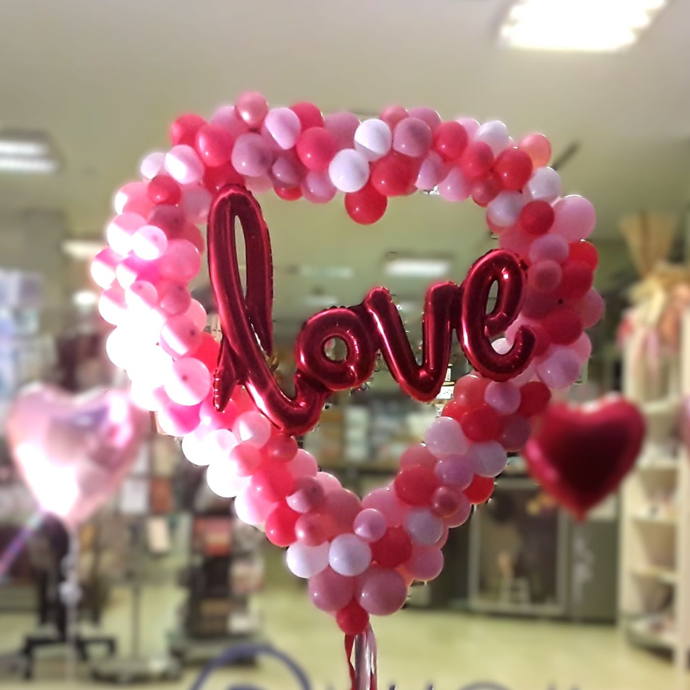 Herz Ballondeko  am Ständer "Love"