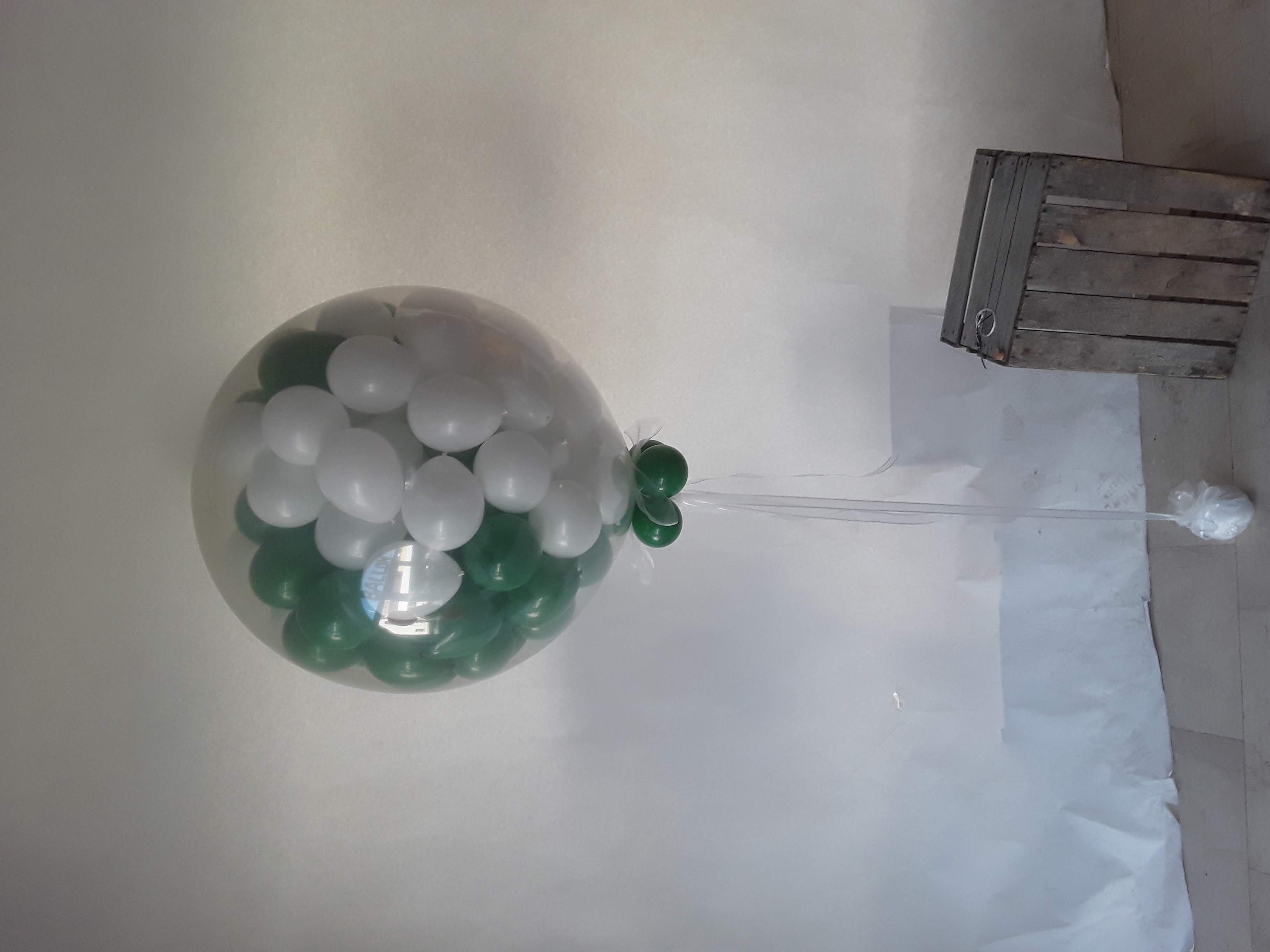 Exploding 129 € grüne und weisse Innenballons